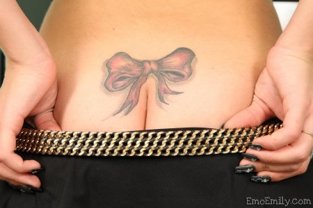 Тату на пояснице для девушек
