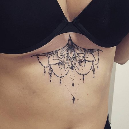 Тату под грудью женские