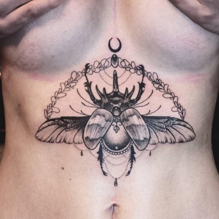 Тату жук скарабей