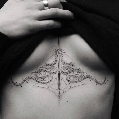 Тату под грудь