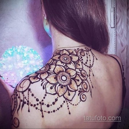 Мехенди на спине