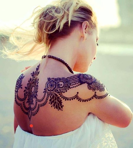 Мехенди на спине