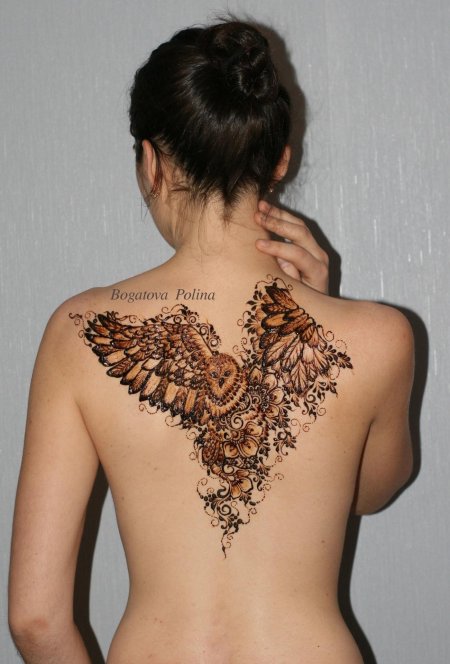 Мехенди на спине