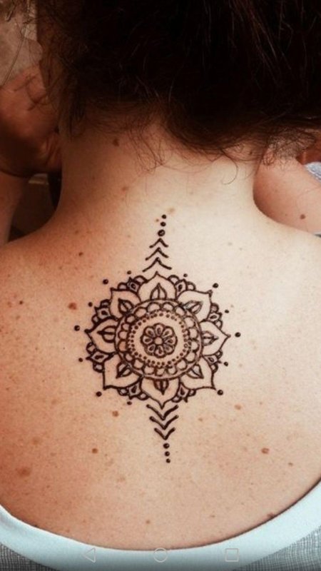 Мехенди на спине