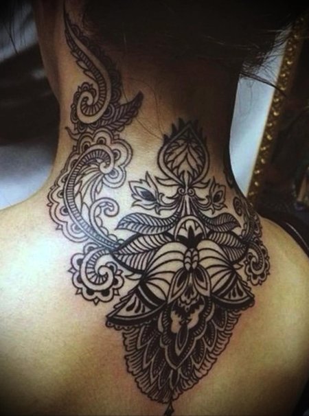 Женские тату на шее