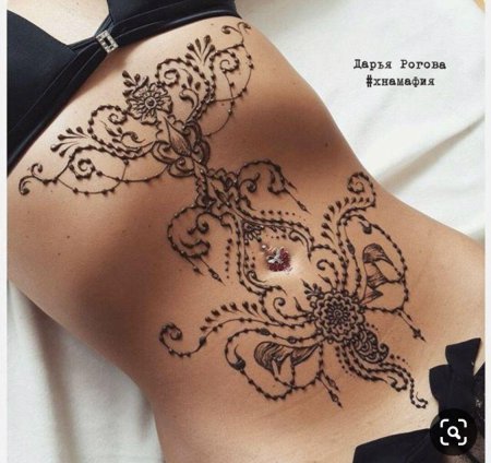 Мехенди на животе