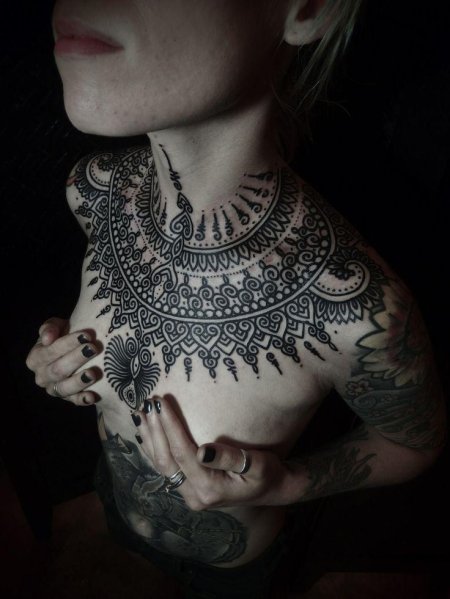 Тату на всю шею женские