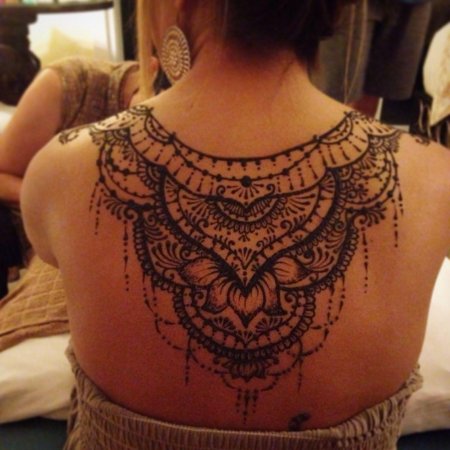 Тату мехенди на спине