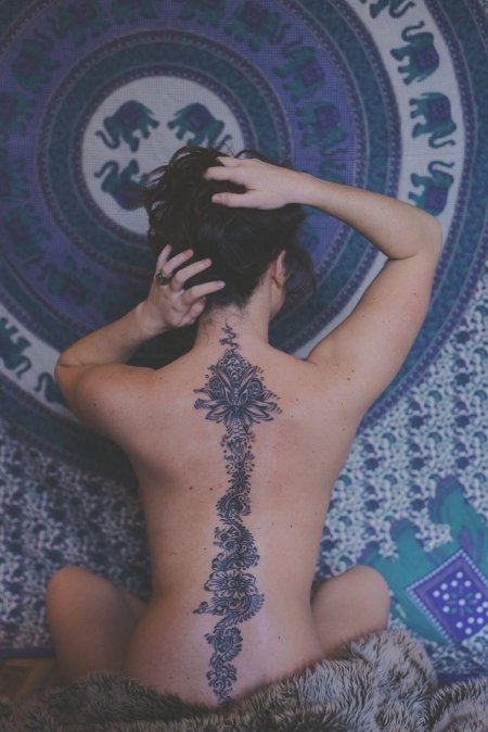 Тату на спине для девушек