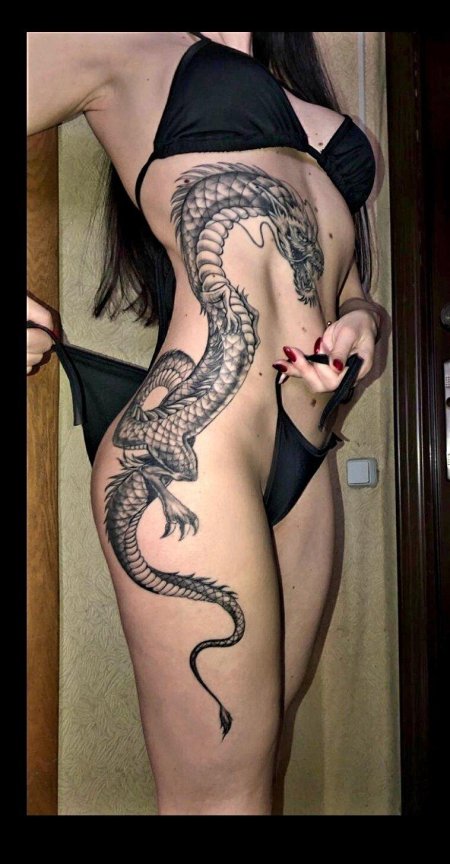 Дракон на бедре тату