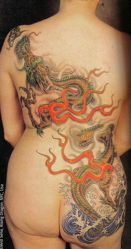 Тату дракона на спине