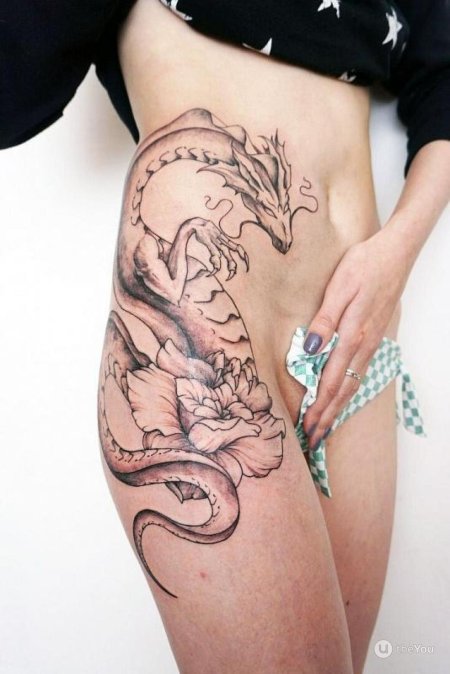 Тату дракона для девушек