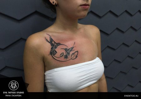 Красивое тату на ключице для девушек