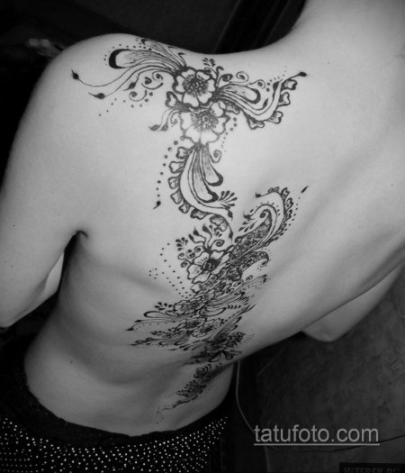 Мехенди на спине