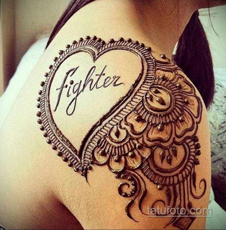 Мехенди на плече