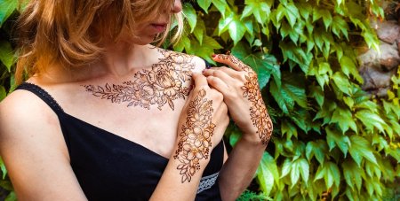 Мехенди на плече