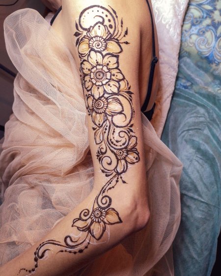 Мехенди хной