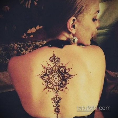 Мехенди на спине женские