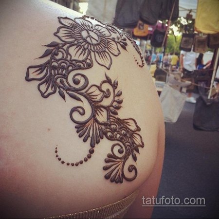 Тату мехенди на плече