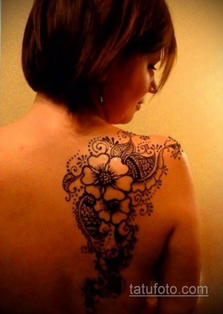 Тату на лопатке мехенди