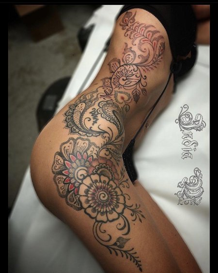 Тату узор на боку женский