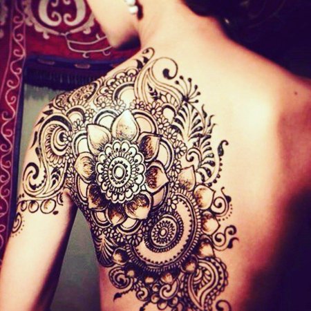 Мехенди на спине