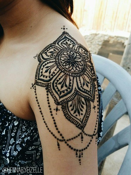 Тату мехенди на плече