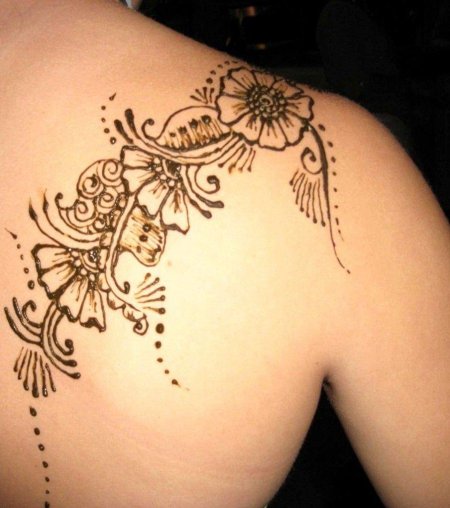 Мехенди на спине