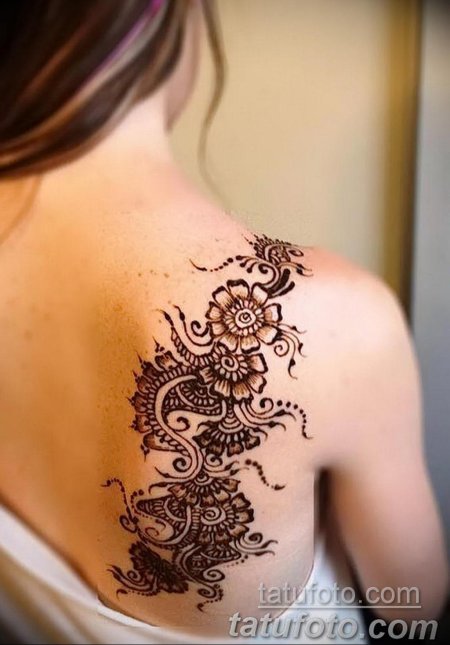 Мехенди на плече