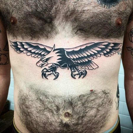 Татуировка орла на груди