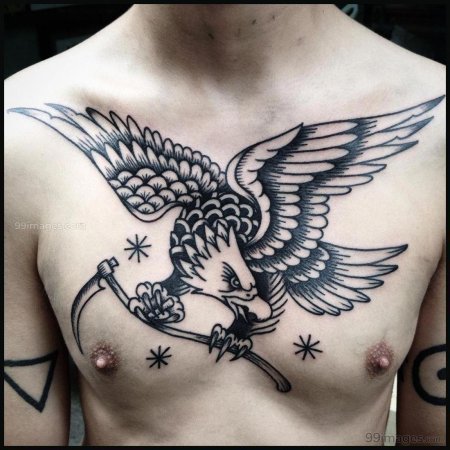 Тату орел на груди