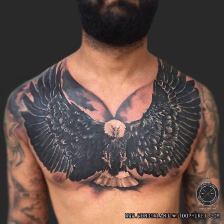 Татуировка орел на груди