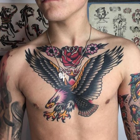 Тату на груди олд скул