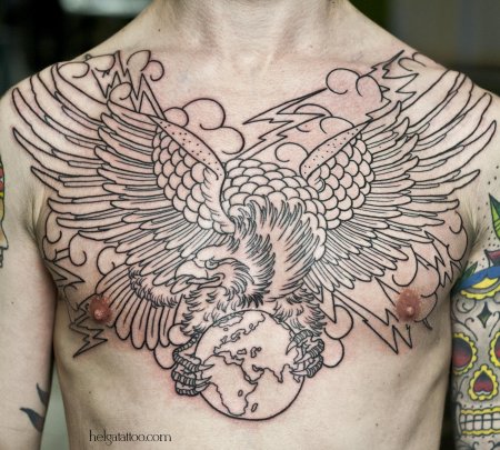 Тату двуглавый орел на груди