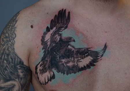 Тату орел реализм