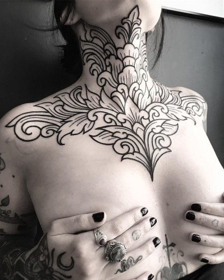 Женские татуировки на шее