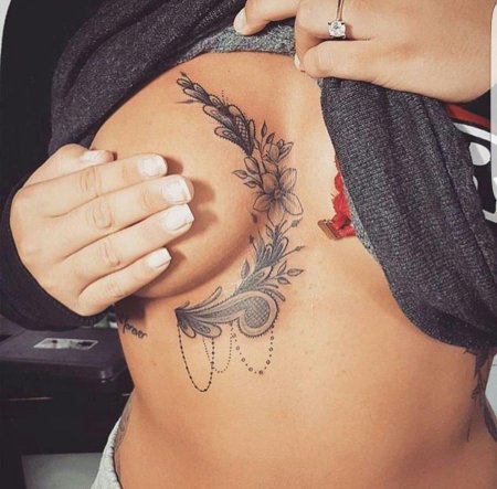 Тату для девушек на груди