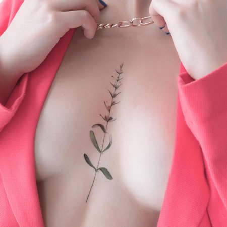 Тату для девушек под грудью