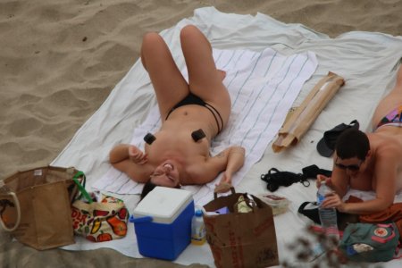 Пляж топлесс