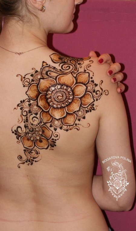 Мехенди на теле