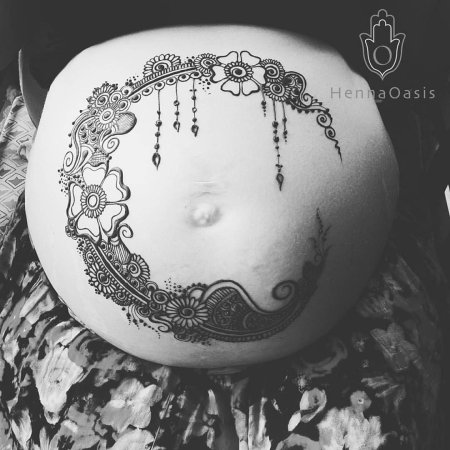 Мехенди на беременном животике