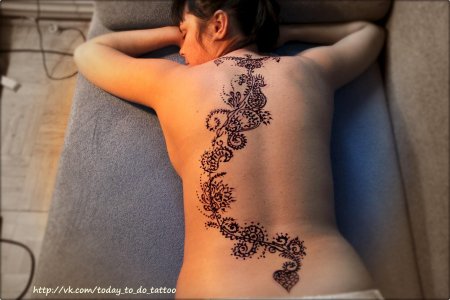 Рисунки хной на спине