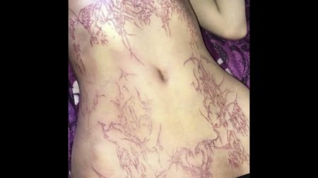 Скрыть растяжки татуировкой