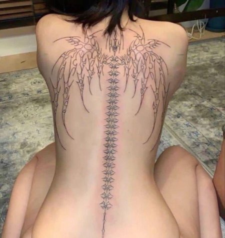 Тату позвоночник