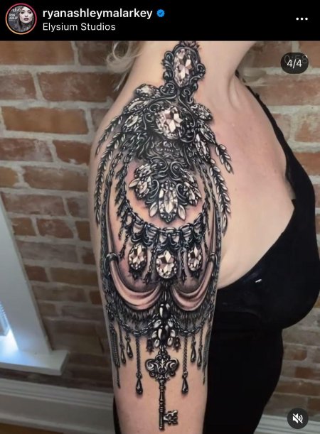 Женская татуировка