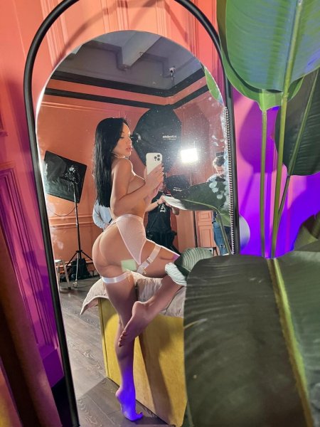 Эротическая модель