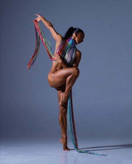 Голые гимнастика