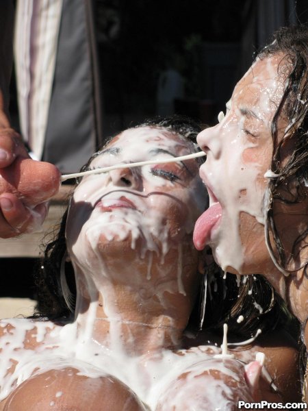 Девушка с ног до головы в конче