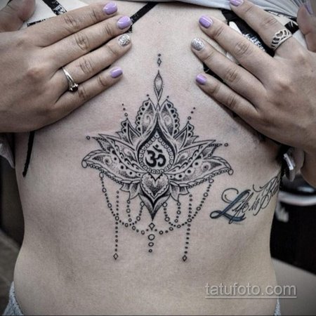 Тату под грудь