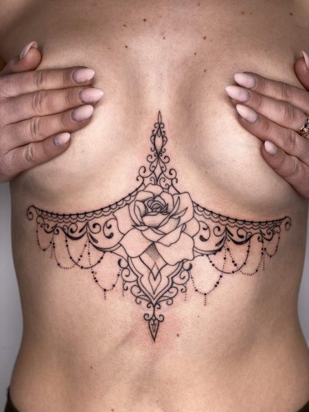 Татуировка на грудине женские